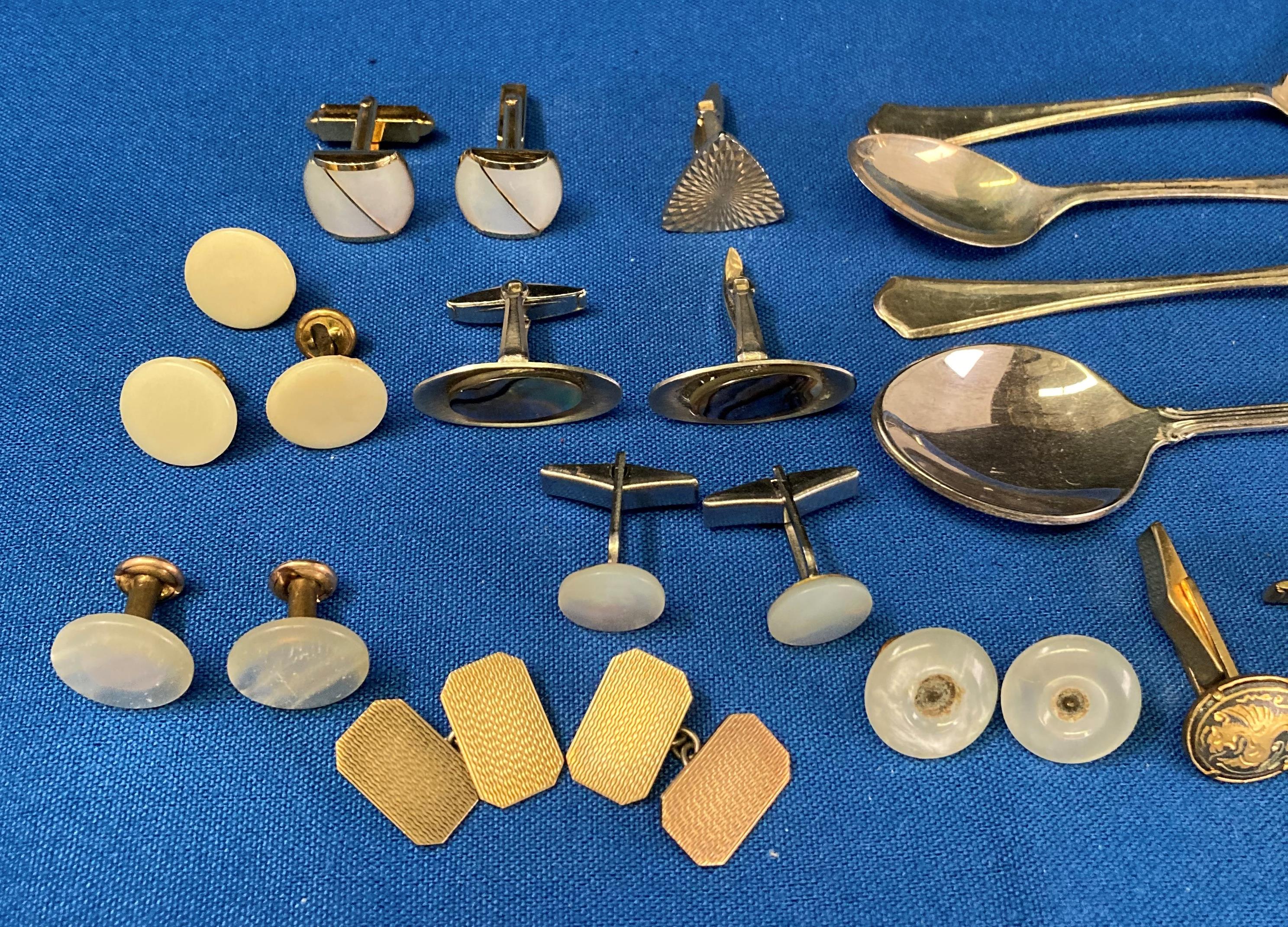 Contents to bag - four silver (hallmarked) tea spoons (1. - Image 2 of 4