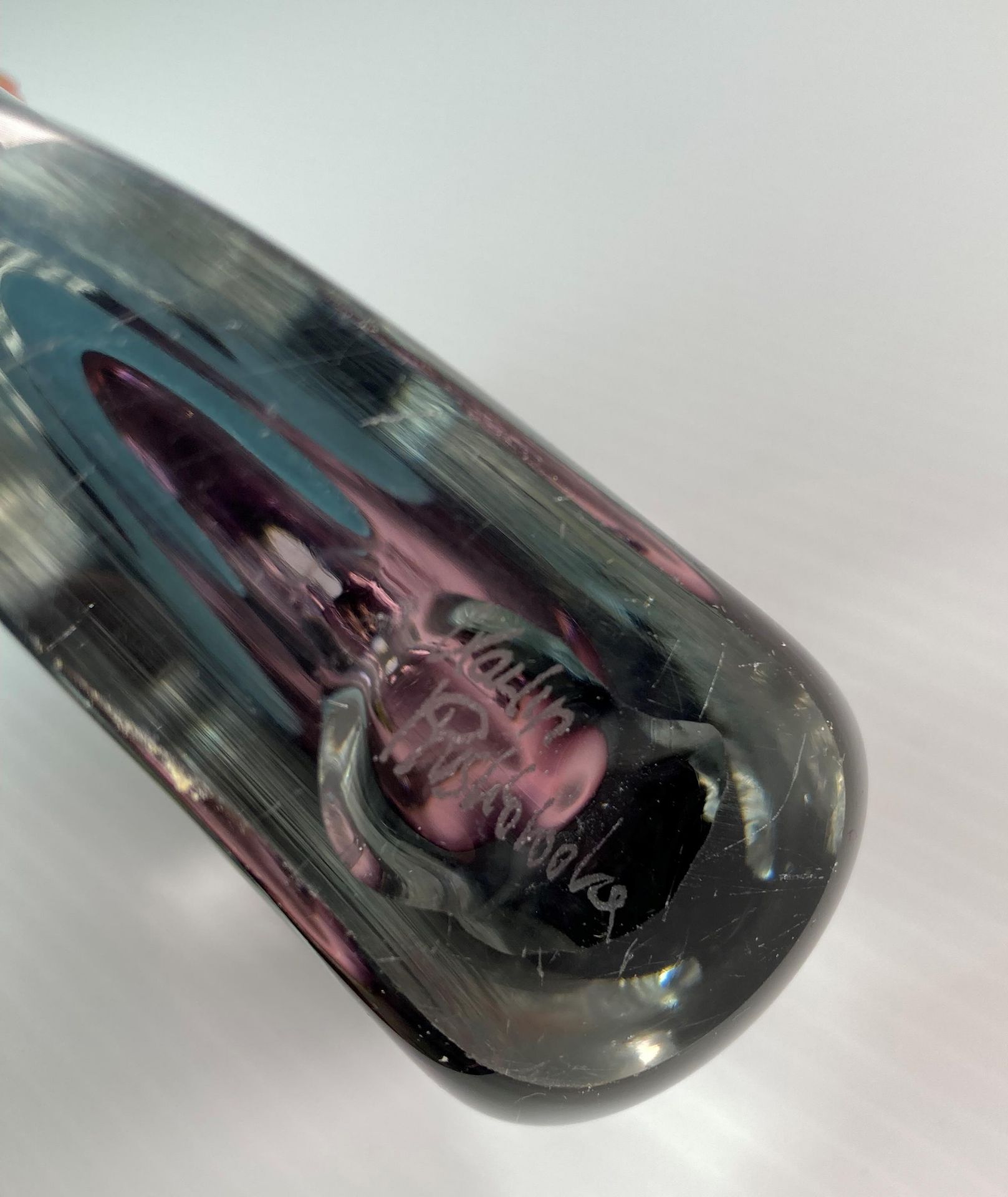 A Karlin Rushbrooke hand-made glass wedge bottle and stopper with signature to base (18cm high), - Image 5 of 5