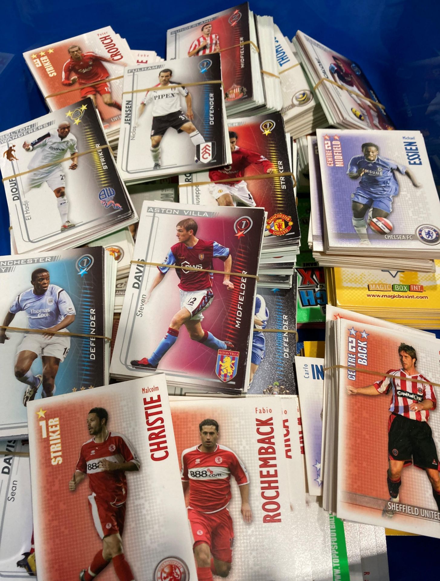 Contents to two blue plastic trays - a large quantity of football trading cards including Topps - Image 3 of 3