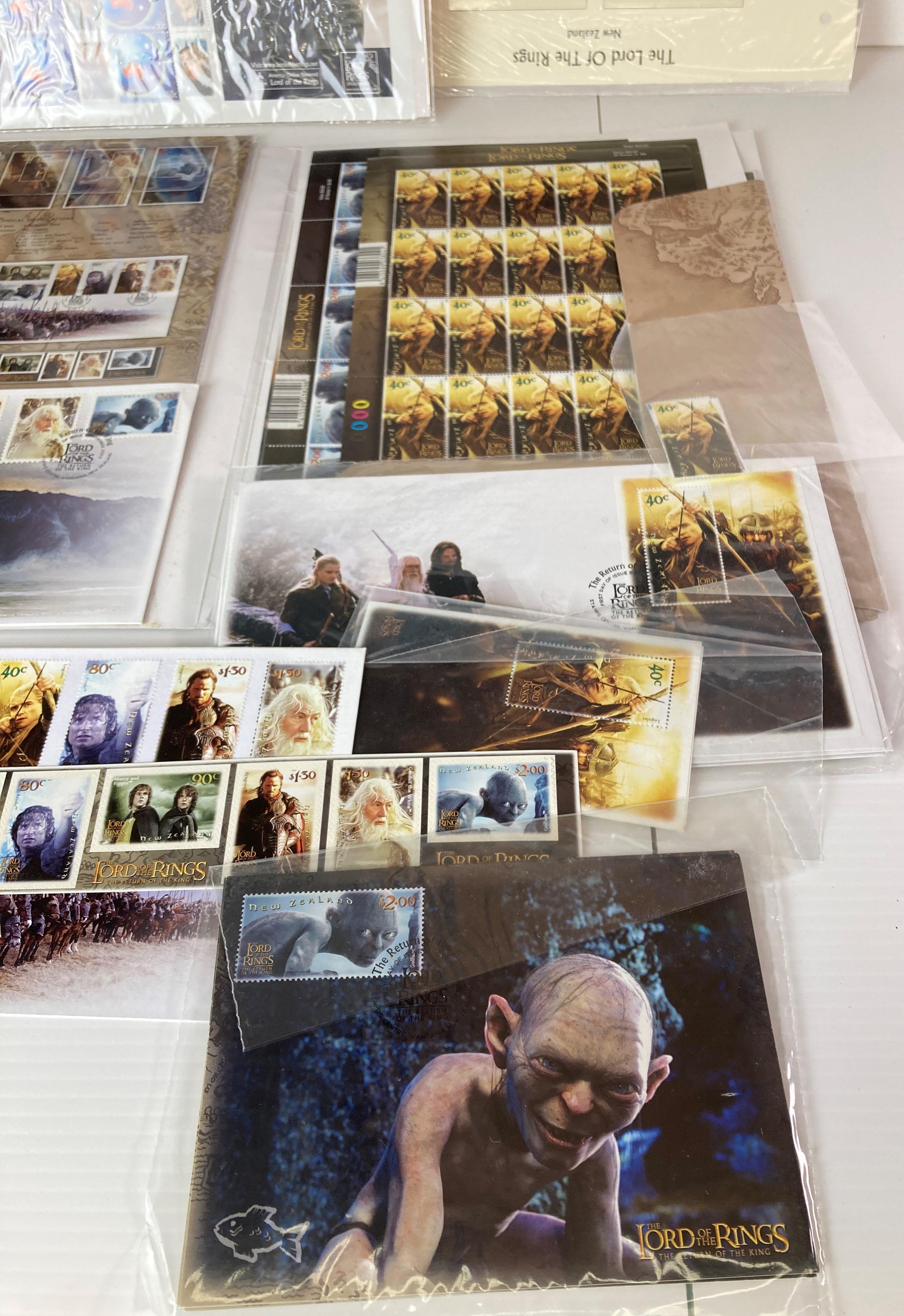 A collection of Lord of The Rings stamps including 'The Trilogy Collection' folder (full) and a - Image 4 of 8