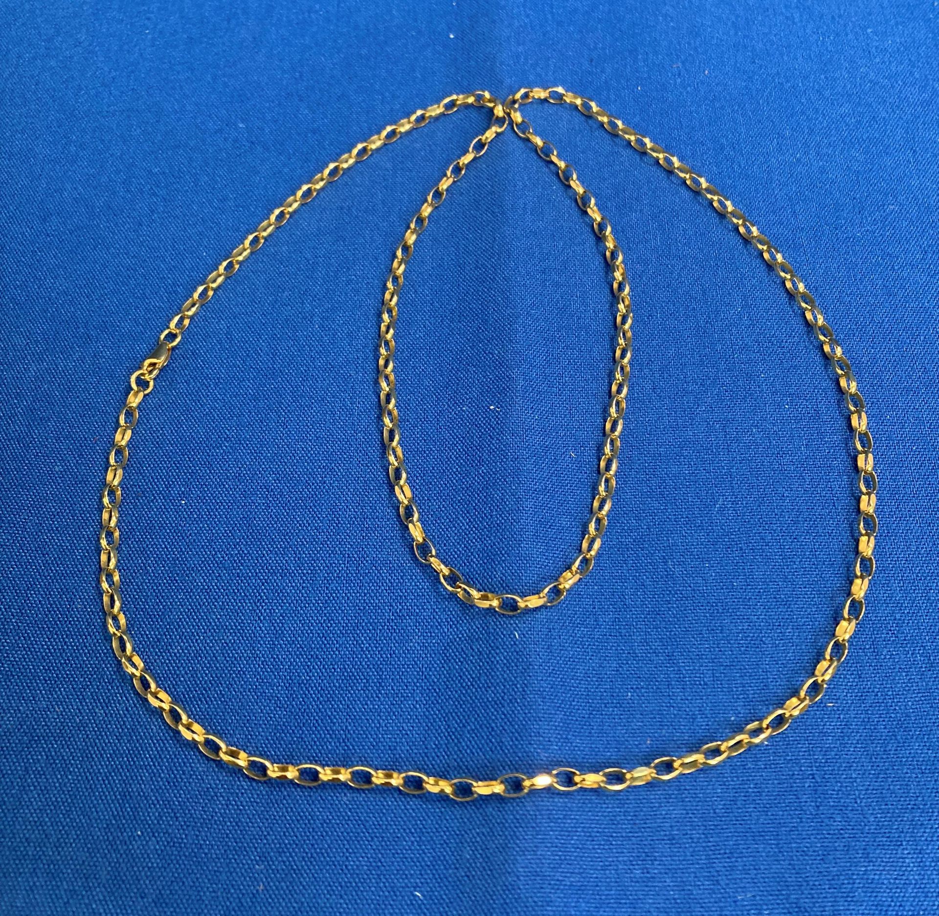 9ct gold (375) 28" long belcher chain. Weight: 11.