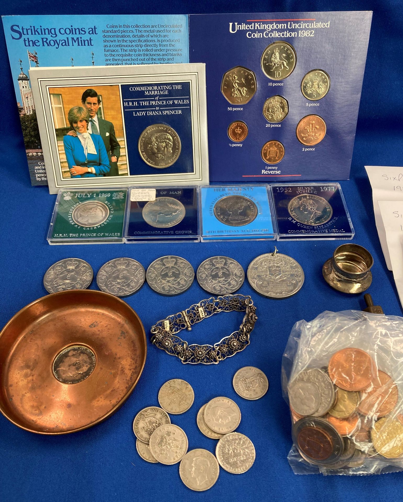 Contents to tray - assorted coins including Six Pence pieces, Shillings, Crowns, 1982 uncirculated, - Image 3 of 6