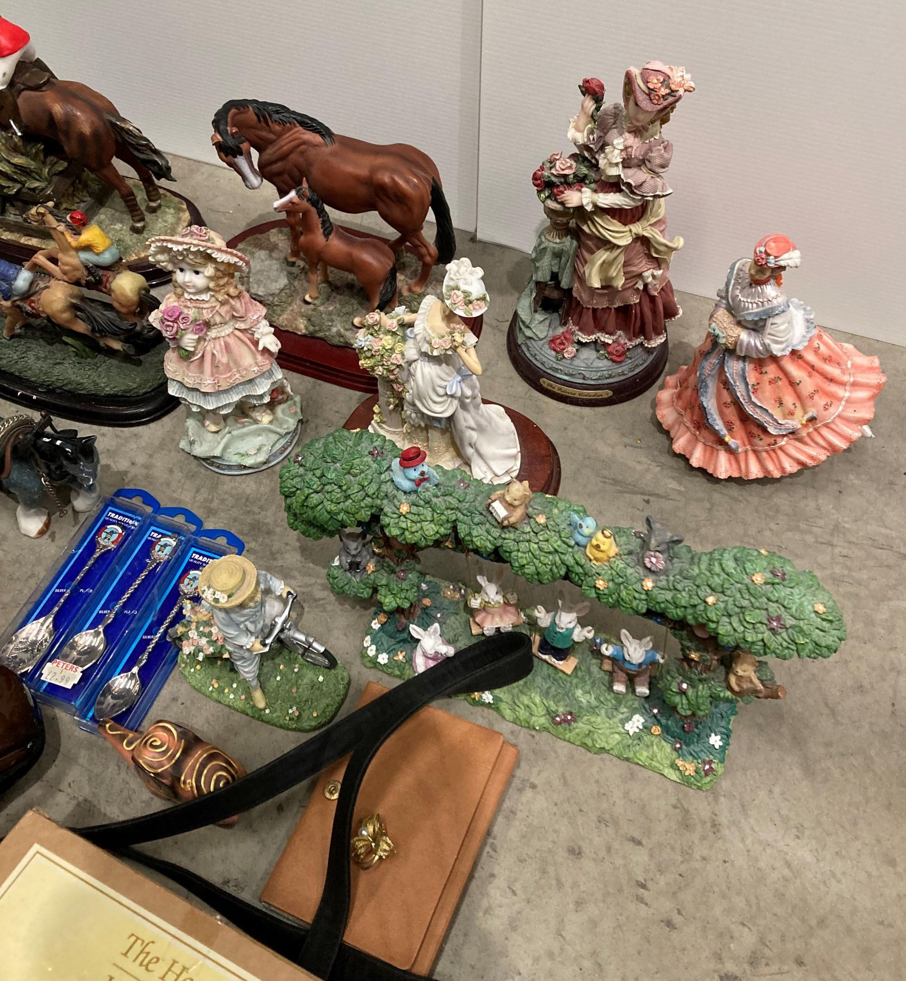 Contents to box - horse resin figurines by Valentina & Regency Fine Arts, - Image 3 of 4