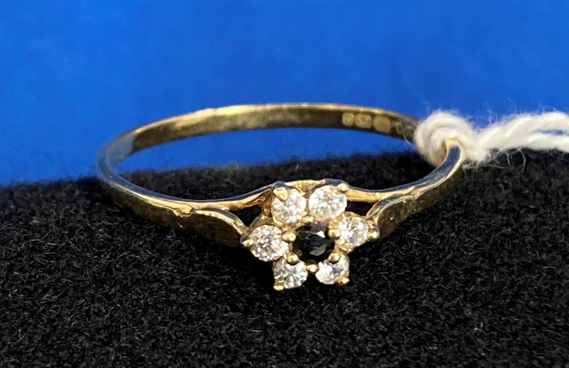 9ct gold (375) flower head ring, size T. Weight: 1. - Image 3 of 3