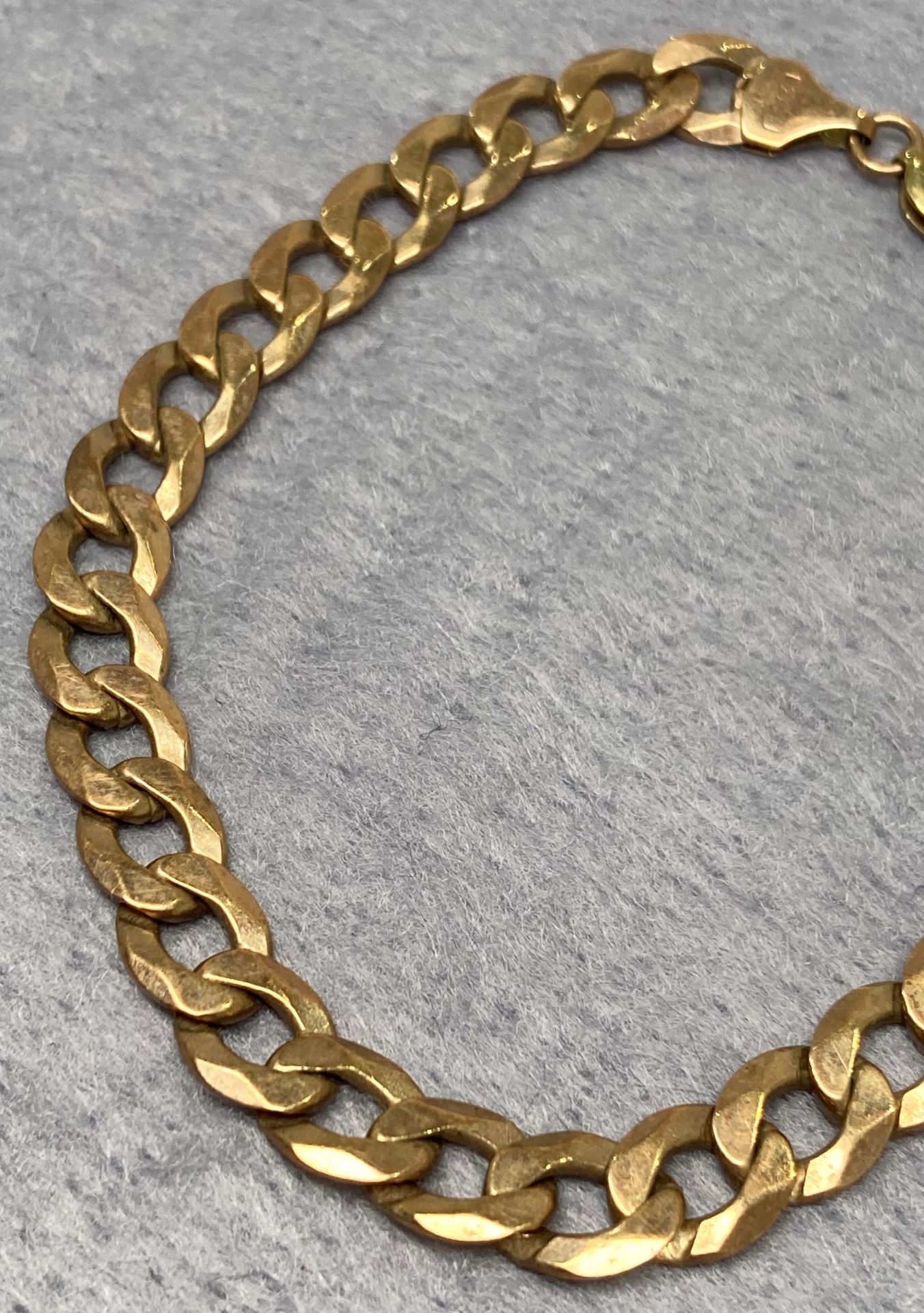 9ct gold (375) link bracelet, 8" long. - Image 3 of 3