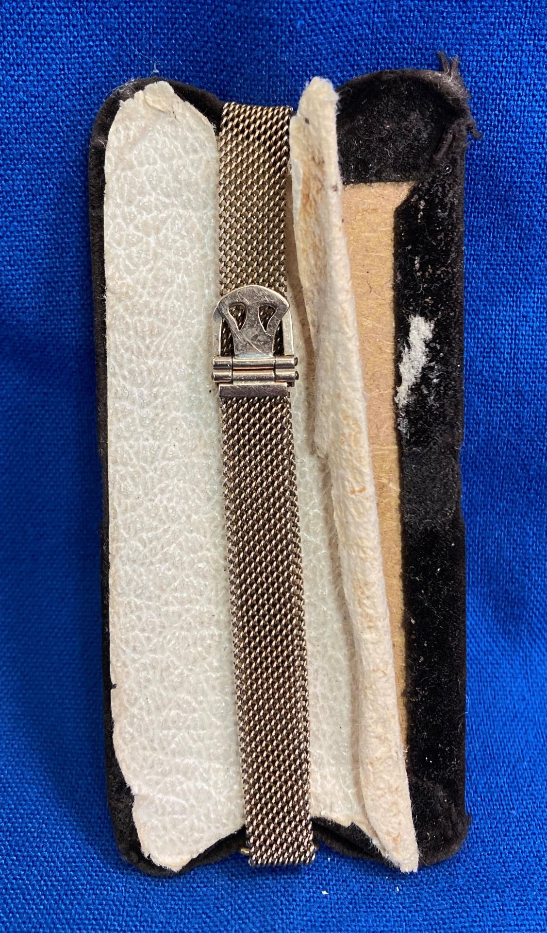 9ct gold (375) Art Deco watch with a 9ct gold chain-link strap in fitted case by Goldsmith & - Image 2 of 7