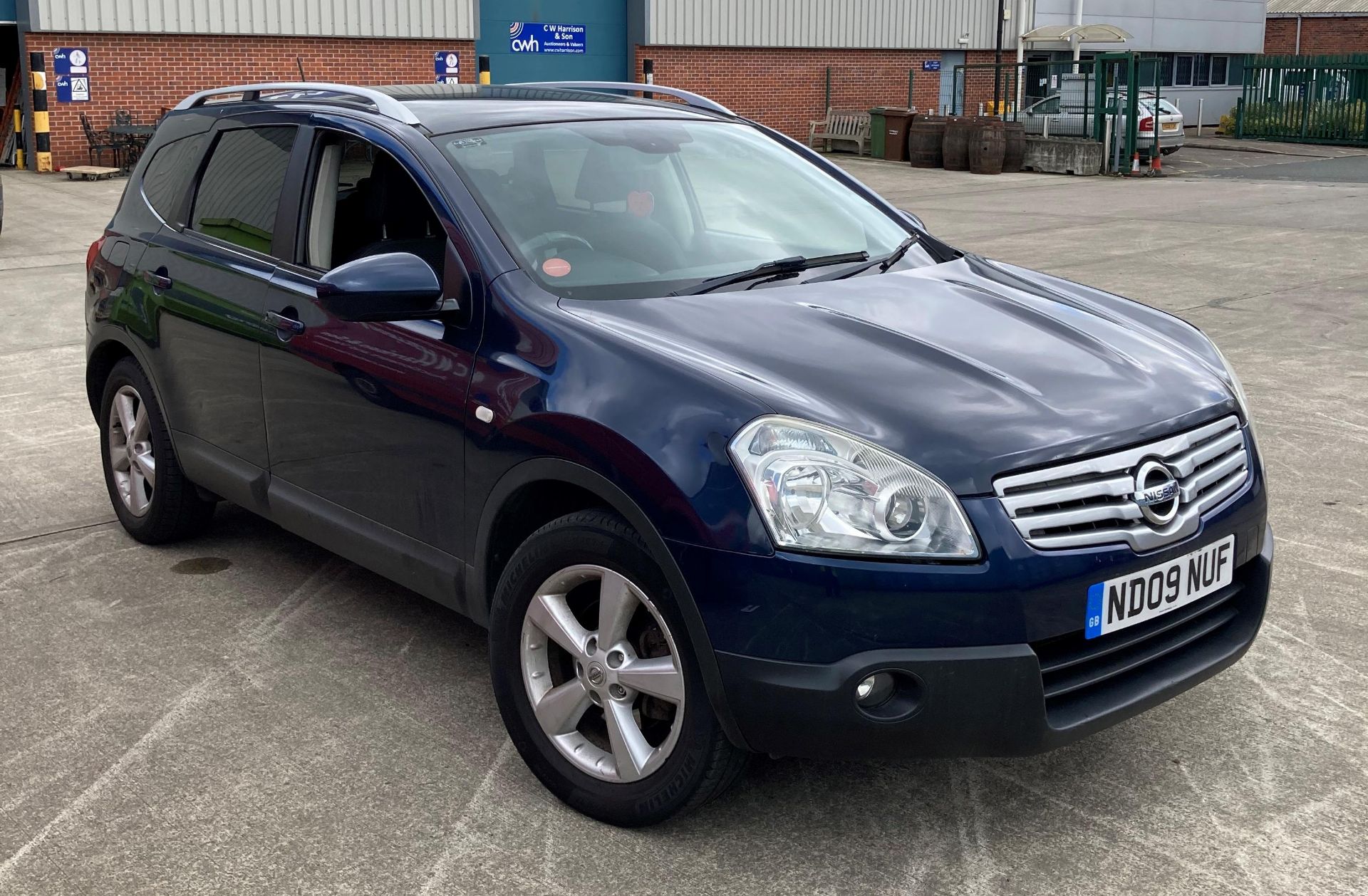 NISSAN QUASHQAI ACENTA + 2 DCi - five door hatchback - diesel - blue.