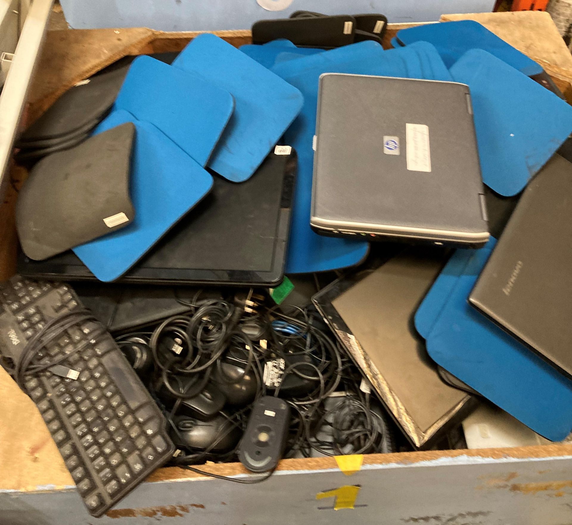 Contents to crate - large quantity of computer equipment including laptops (Lenovo, HP, etc), - Image 4 of 4