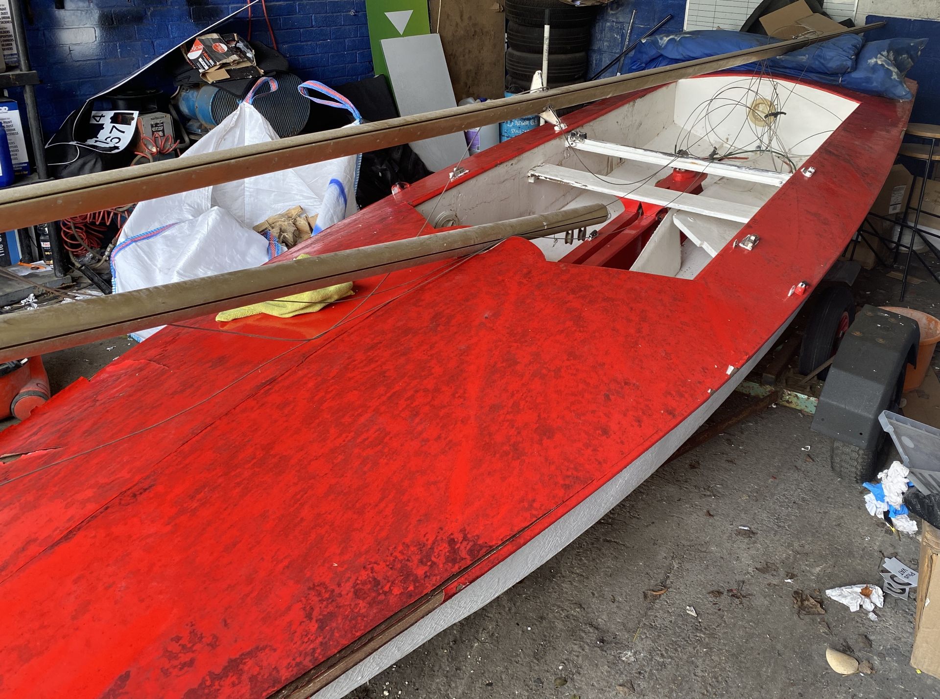 Red and white Fireball sailing boat with a 9' 9" (297cm) mast. - Image 21 of 24