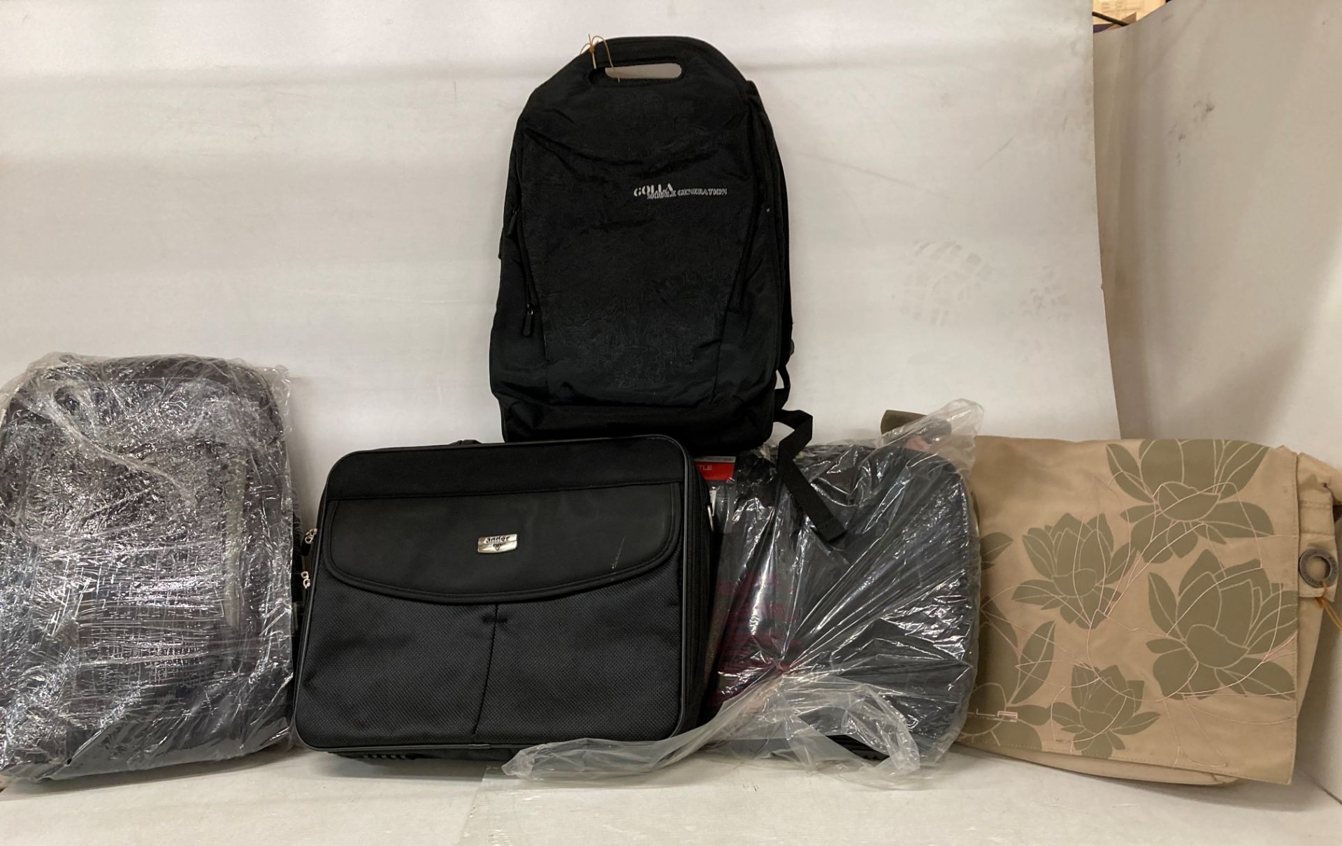 5 x assorted laptop bags by Golla and Antler,