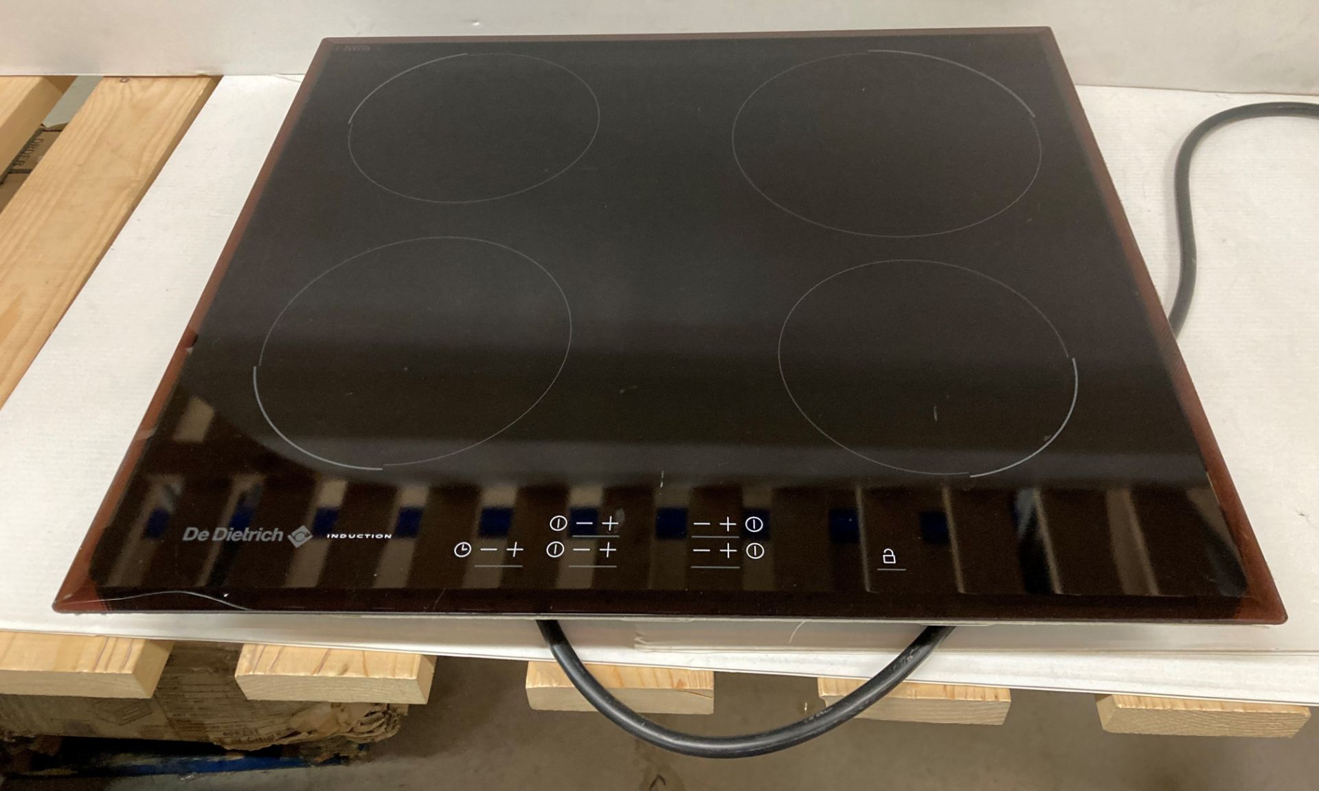 De Dietrich electric induction hob LE6KOX1 5900 watt size 58cm x 50cm (saleroom location: L10)