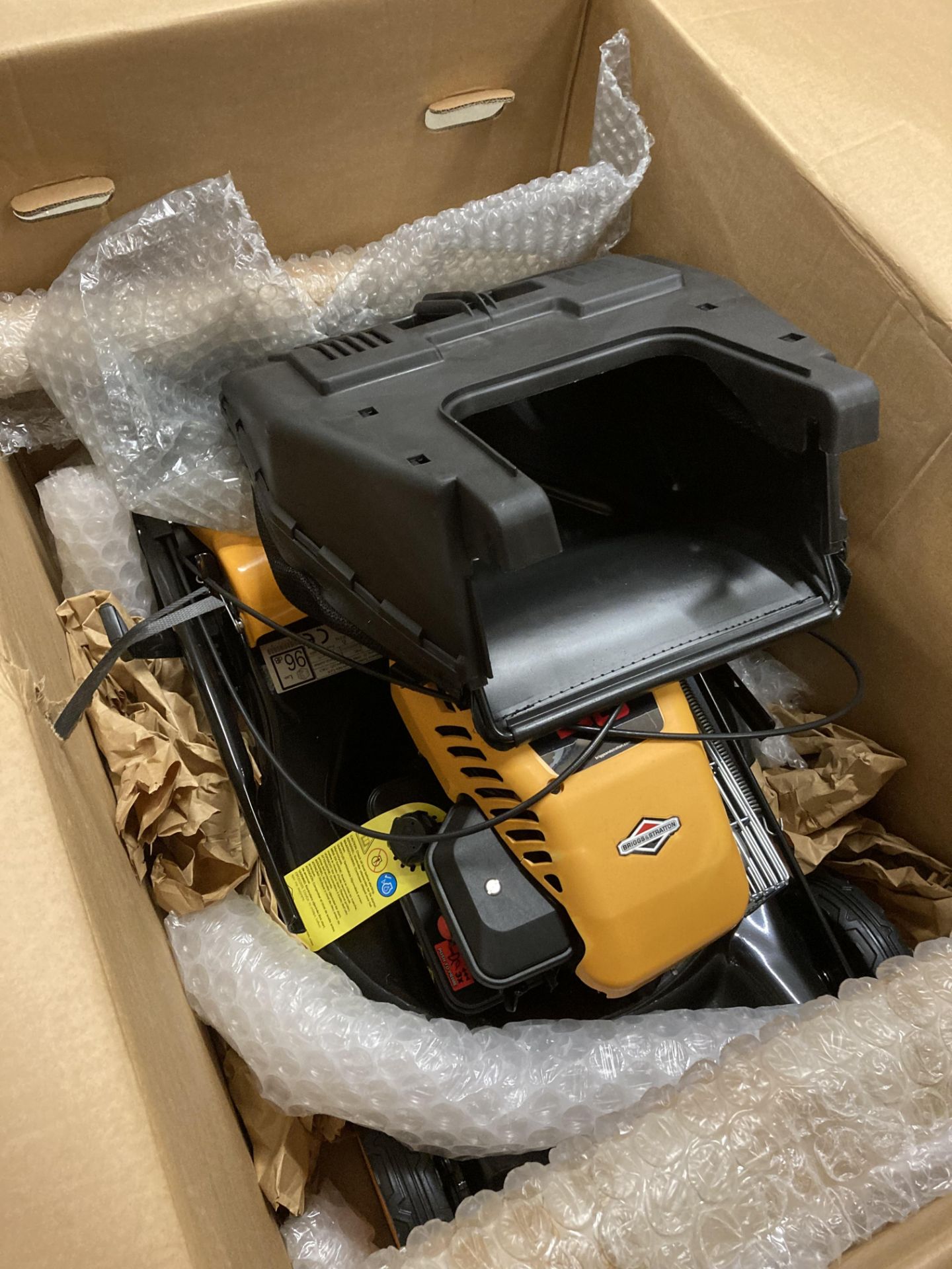 Briggs & Stratton Quattro 40 500 Series petrol lawnmower (boxed) (saleroom location: L13 FLOOR) - Image 2 of 2