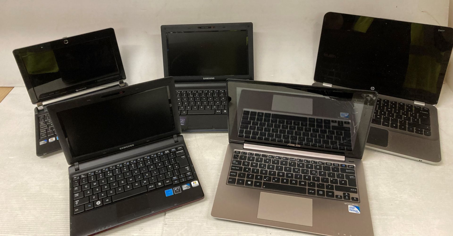 5 x assorted Netbooks (sold as seen) by Asus, Packard Bell, - Image 2 of 2