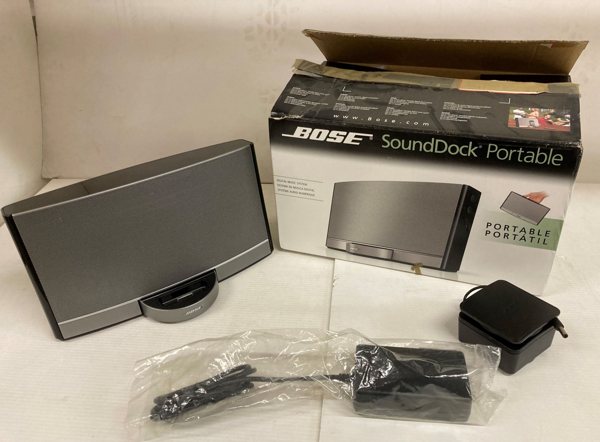 Bose portable sound dock complete with power lead (boxed) - no test,