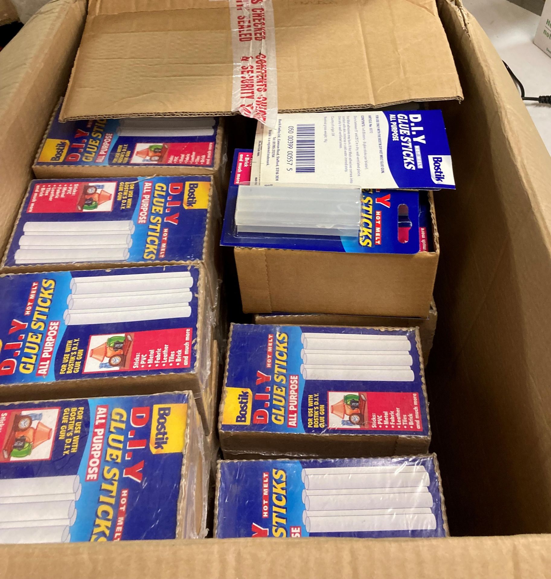 40 x boxes of Bostick DIY Hot Melt all purpose glue sticks (each box contains 6 packs of 6 sticks) - Image 2 of 2