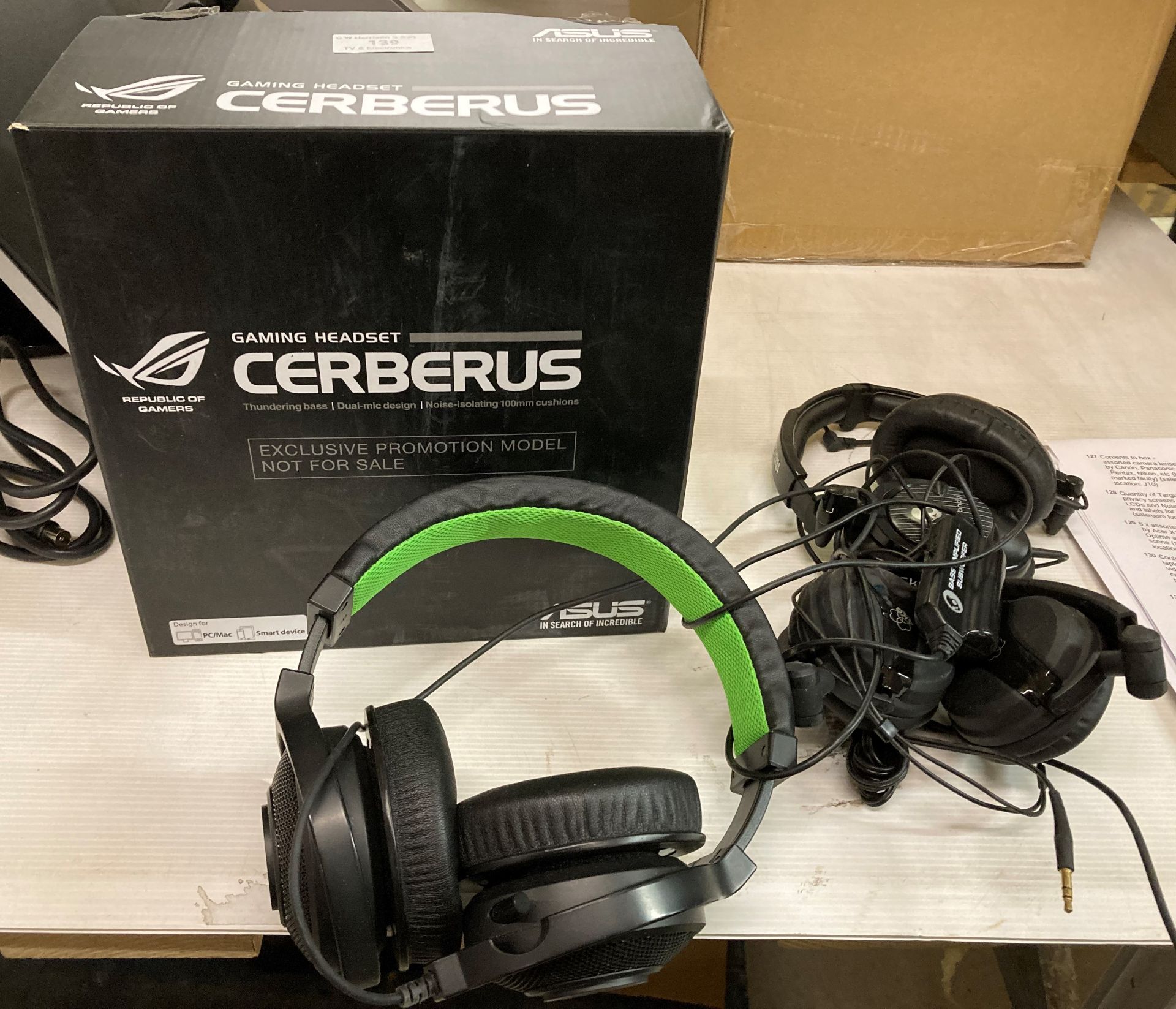 4 x pairs of plug-in Gaming headsets by Asus Cerberus,
