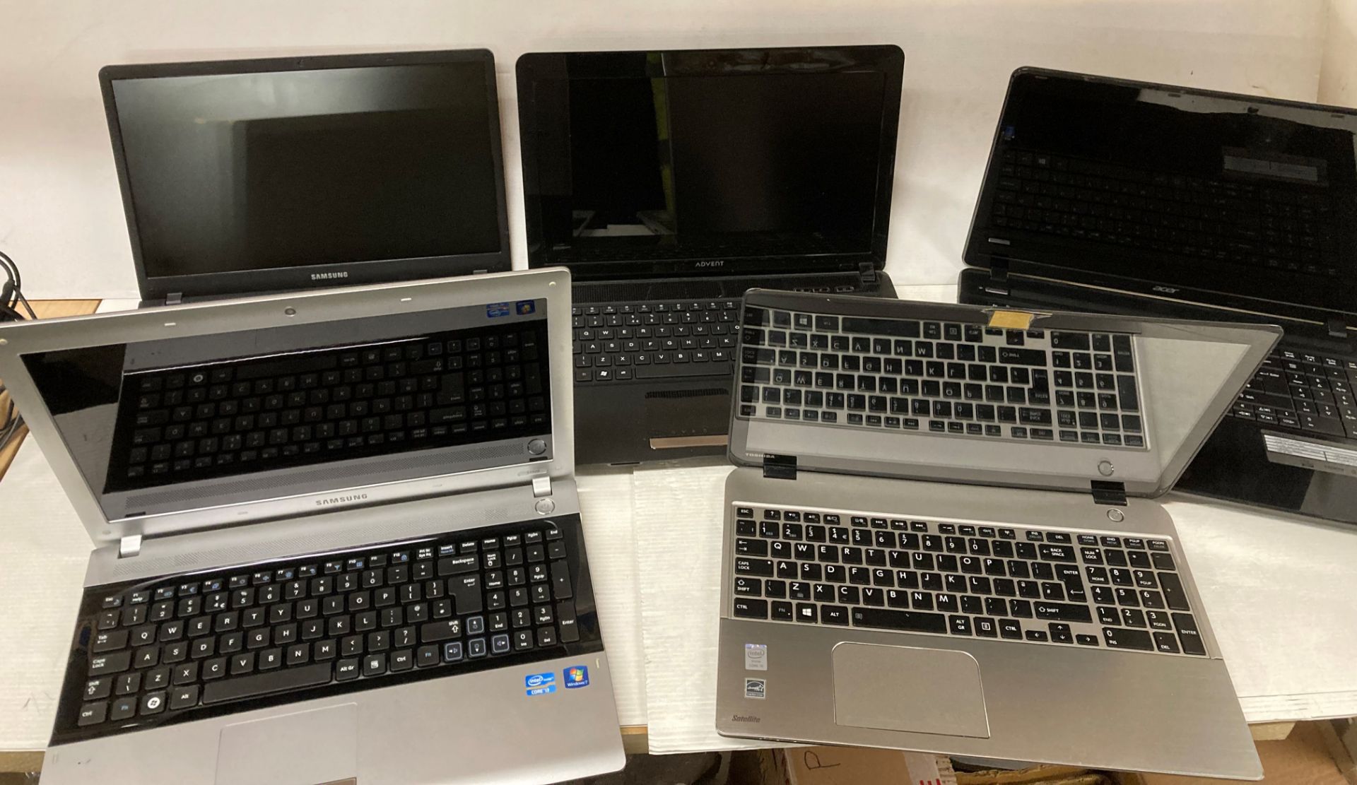 5 x assorted laptops (sold as seen) by Advent, Thosiba, - Image 2 of 2