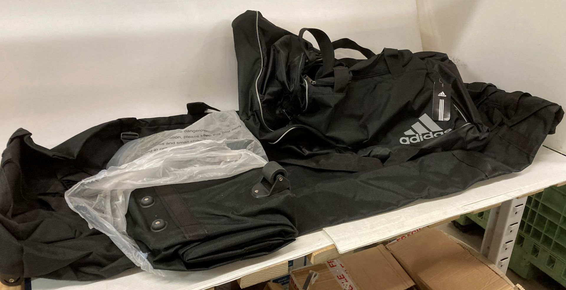 3 x items - 2 very large 3-wheeled pull along hold halls and a large Adidas holdall (E07)