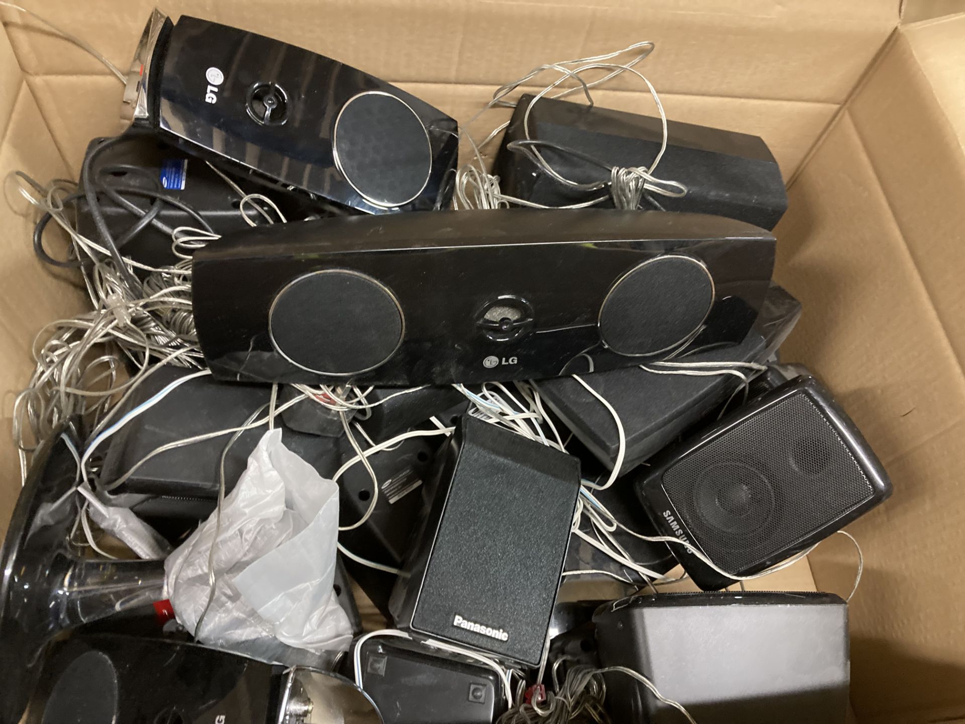 Contents to box - quantity of surround speakers by Panasonic, LG, Samsung,