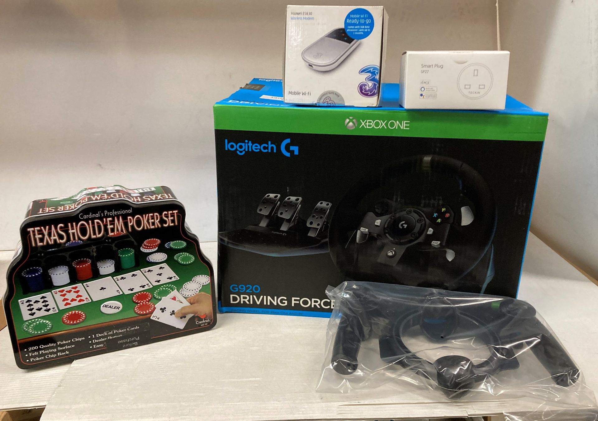 5 x assorted items to include Texas Hold'em poker set, Logitech XBOX ONE G920 Racing Wheel,