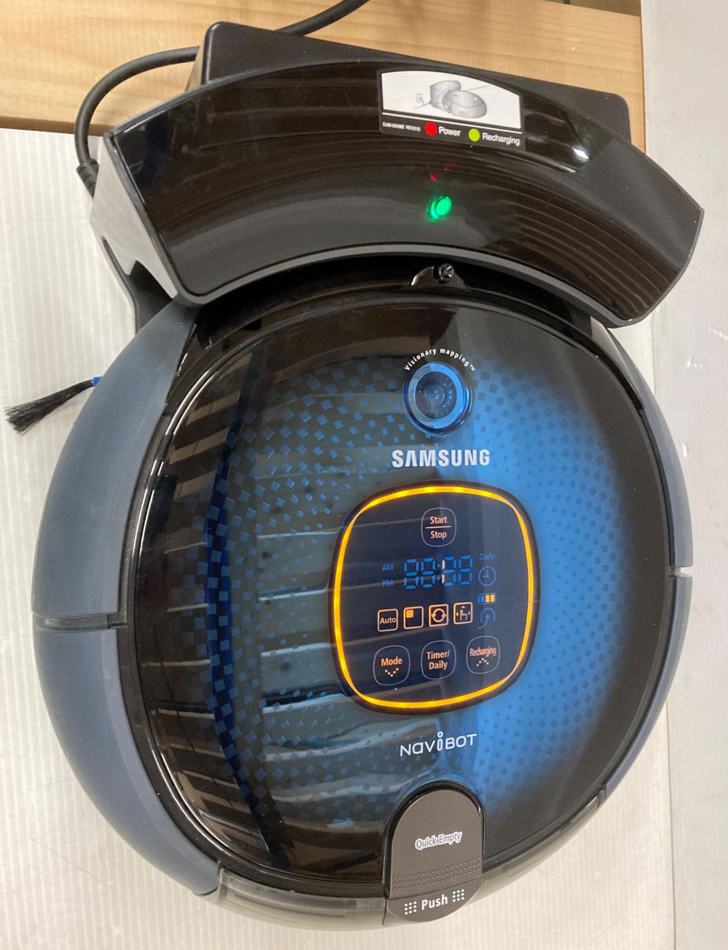 Samsung Navibot robotic hoover model SRR400 complete with docking station and accessories (E06)