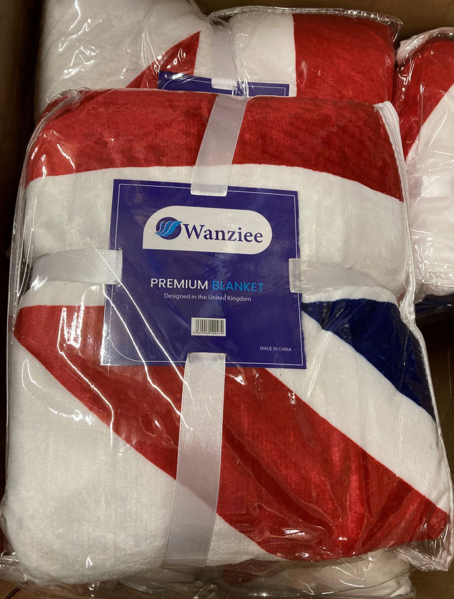 8 x Wanziee Union Jack print premium Sherpa blankets in zip bag RRP £18 each (1 x outer box)