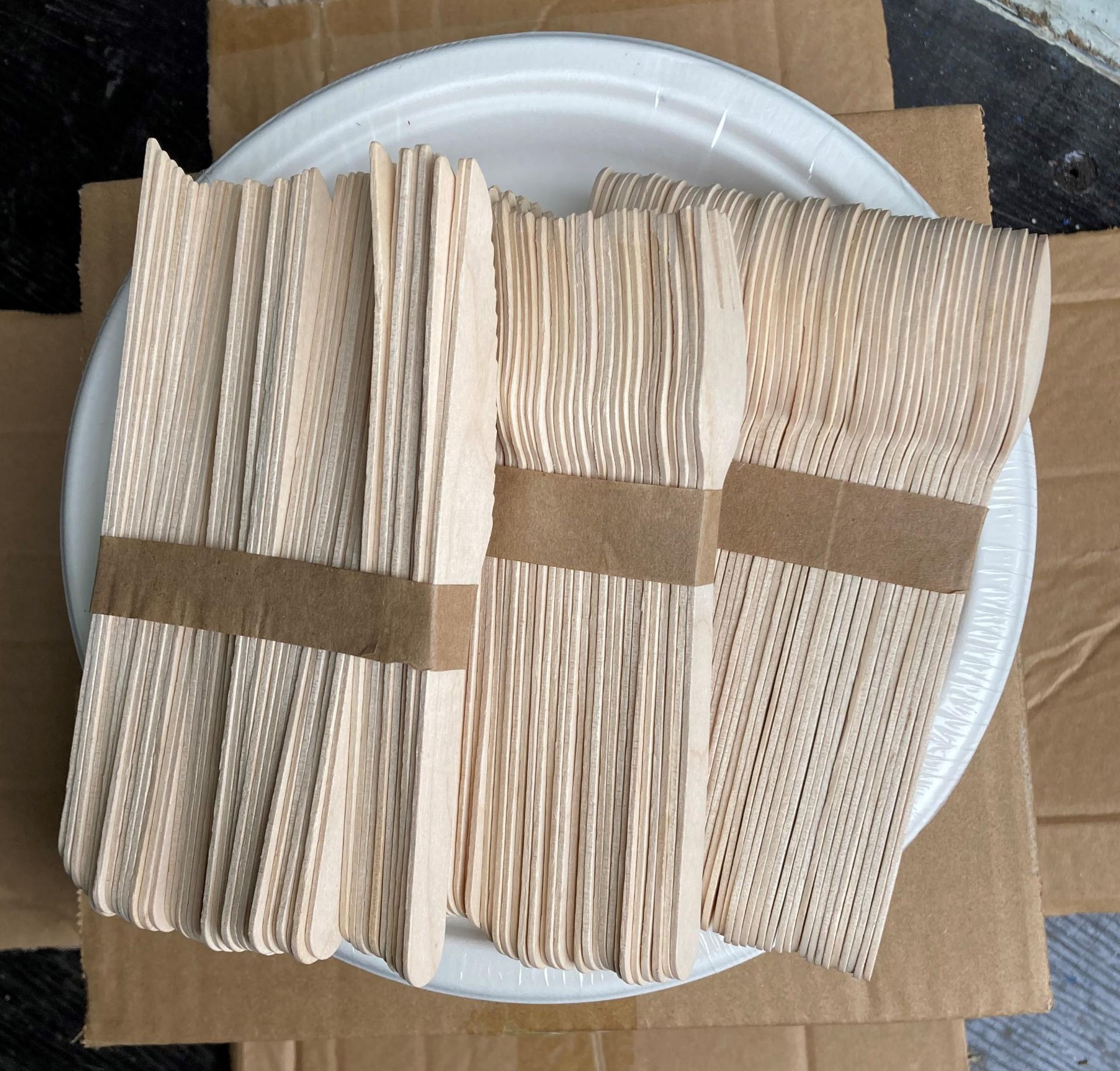 24 x packs and contents of approximately 60 x paper plates, sets of wooden knives, - Image 3 of 5