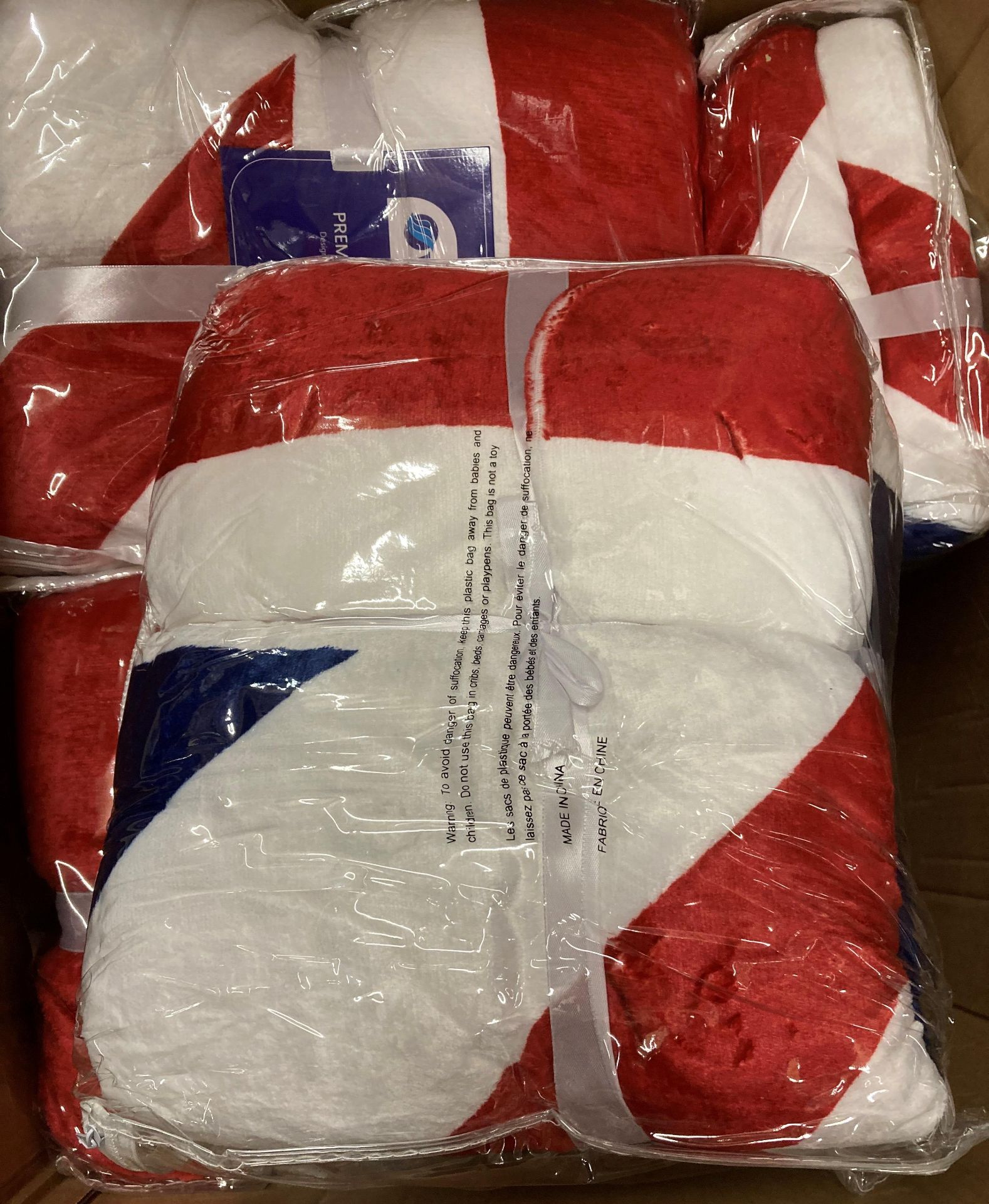 8 x Wanziee Union Jack print premium Sherpa blankets in zip bag RRP £18 each (1 x outer box) - Image 2 of 2