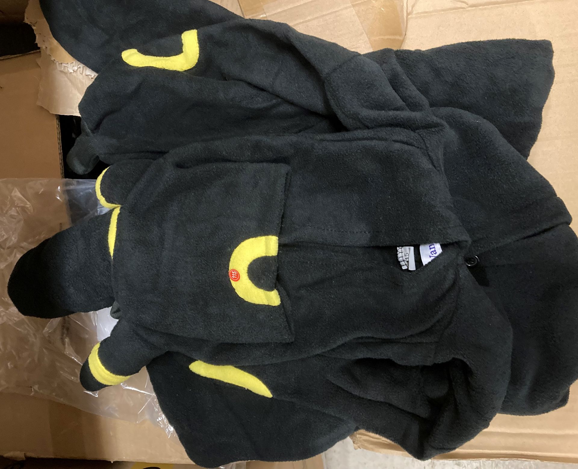 18 x Umbreon (Pokémon) Wanziee onesies in assorted kids sizes mainly 8-10 years (1 x outer box)