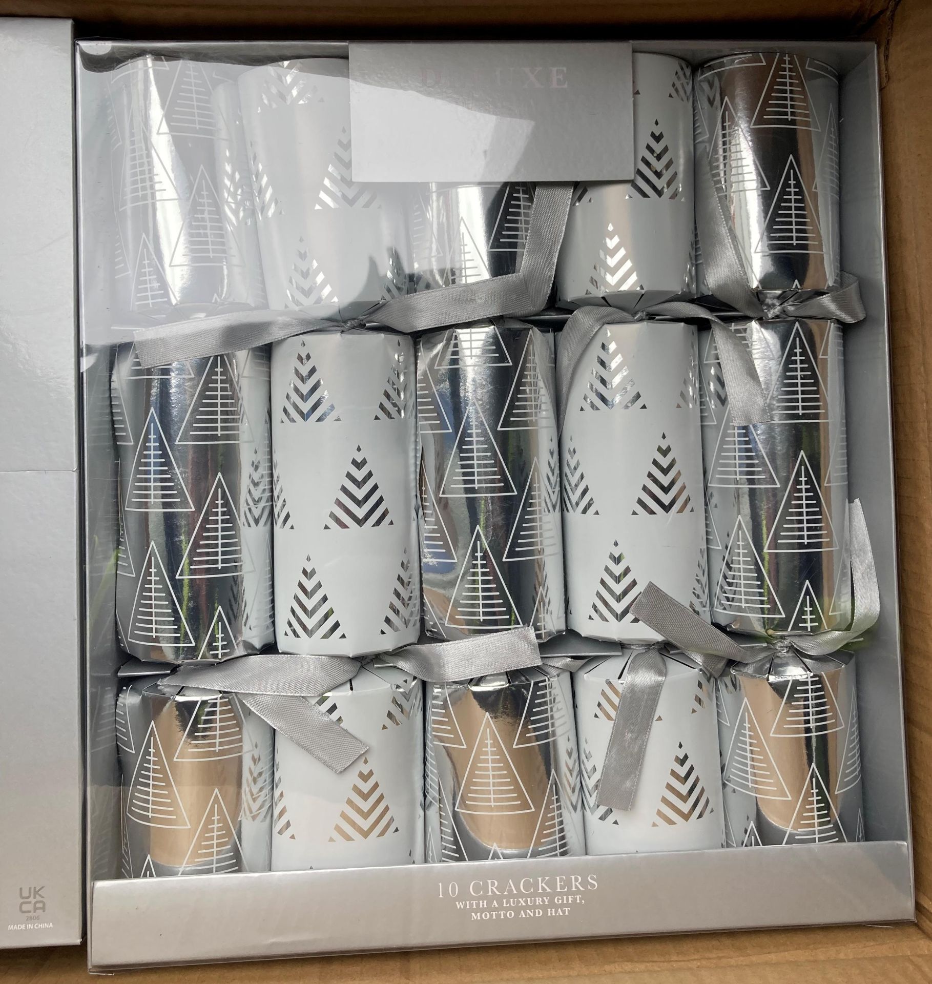 16 x R01-1150-A 10x14" deluxe Christmas crackers - silver/white tree pattern (2 x outer boxes)