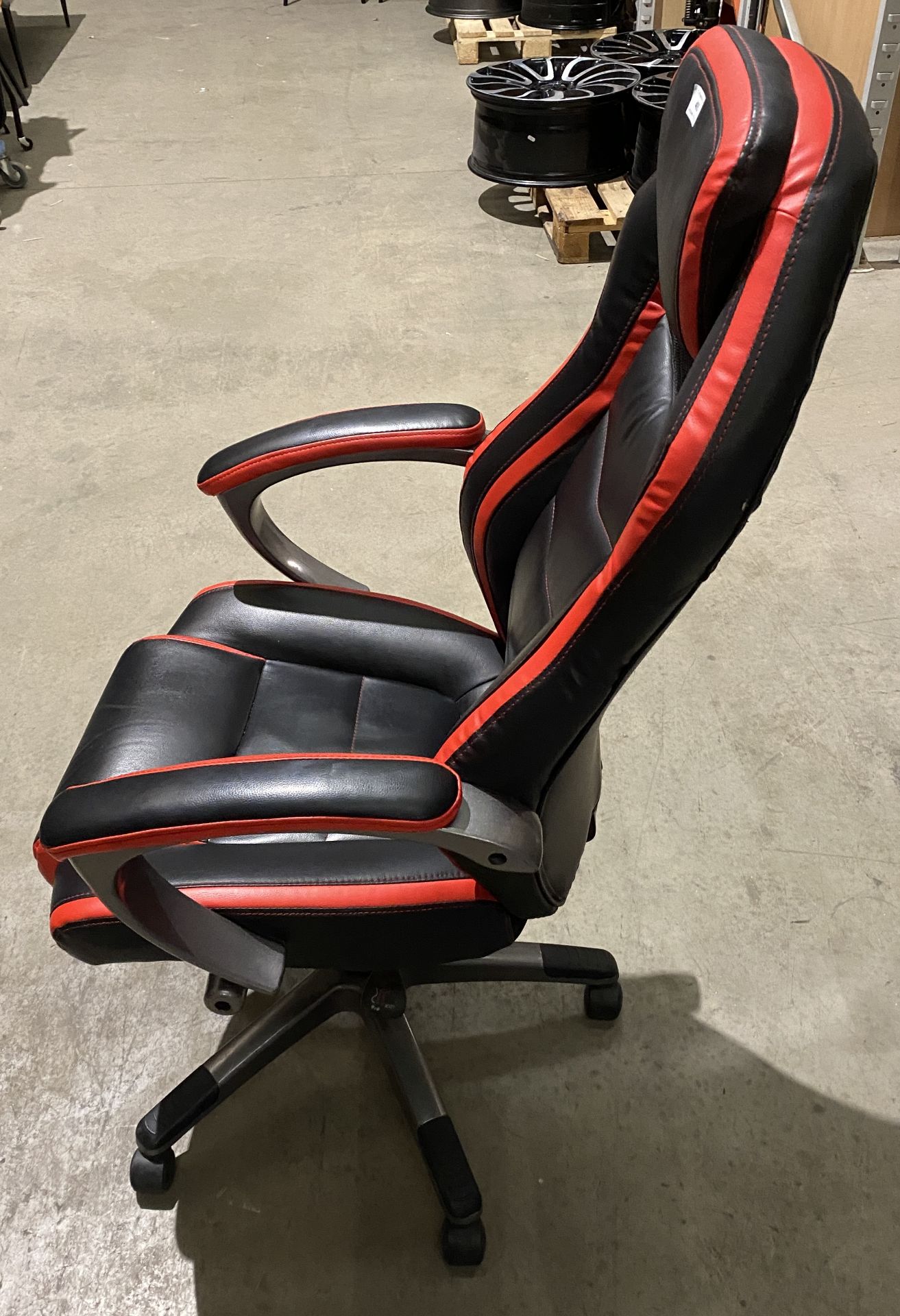Black and red leather upholstered swivel armchair/gaming chair (Saleroom location: Aisle 1) - Image 3 of 4