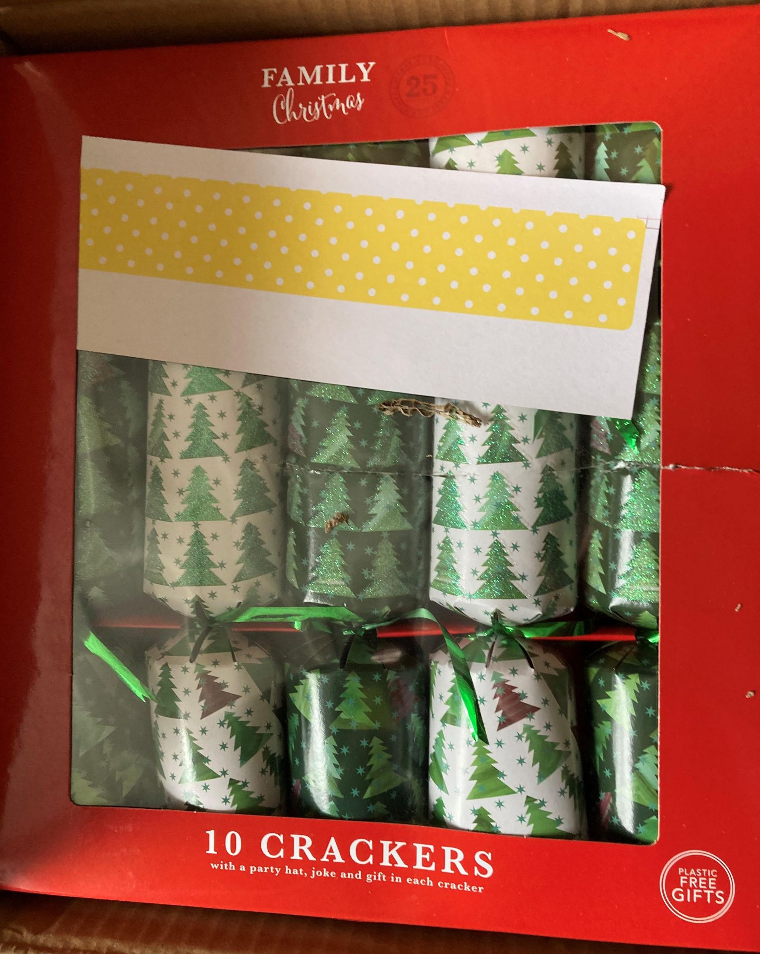 40 x R01-1156-A 10x12" family Christmas crackers - green and white tree pattern (4 x outer boxes)