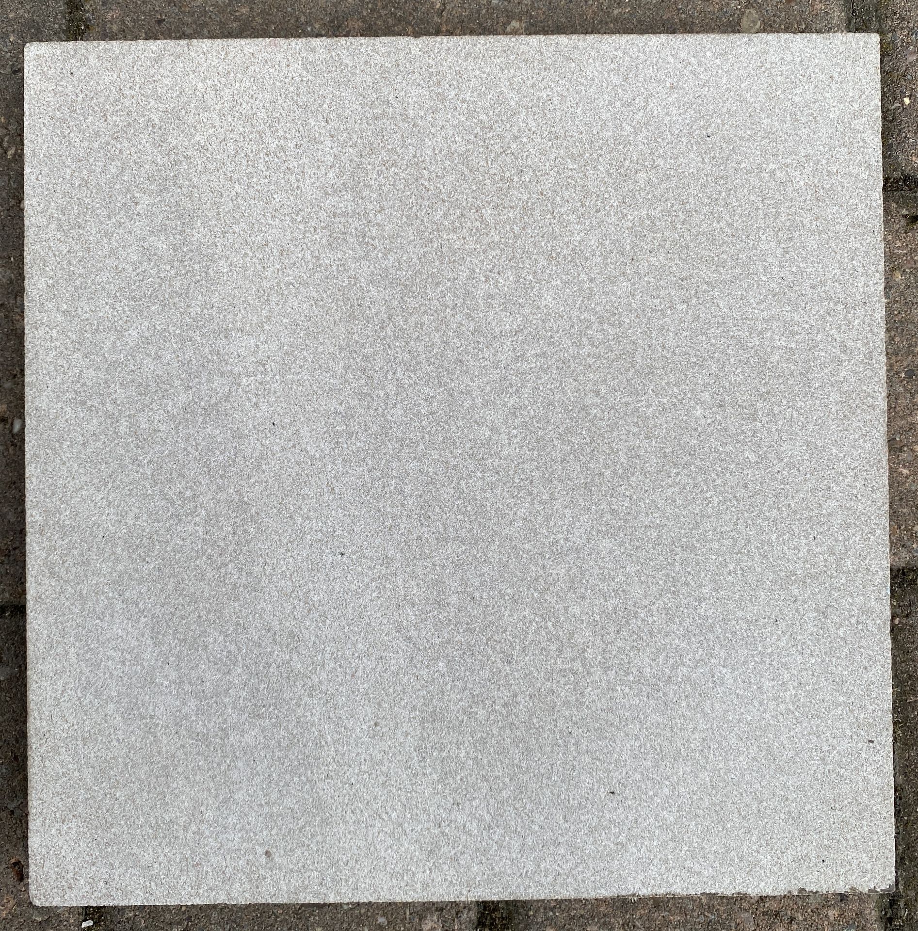 Contents to 3 pallets of BLOCKSTONE MOUSELOW NATURAL SANDSTONE, RUBBED FINISH FACING/PATIO STONE. - Image 4 of 8