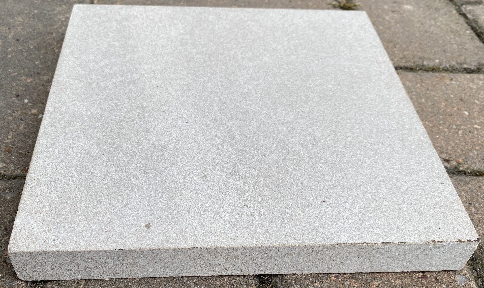 Contents to 3 pallets of BLOCKSTONE MOUSELOW NATURAL SANDSTONE, RUBBED FINISH FACING/PATIO STONE. - Image 5 of 8