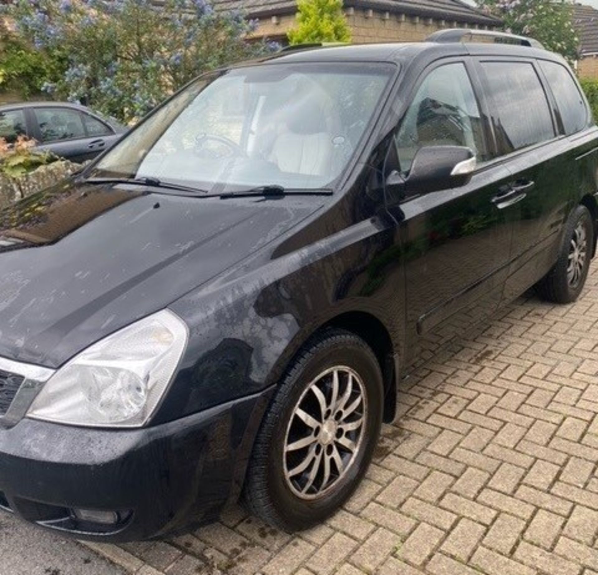 KIA SEDONA 3 CRDi AUTO MPV - Diesel - Black - Passenger seat dark grey leather, - Image 8 of 22