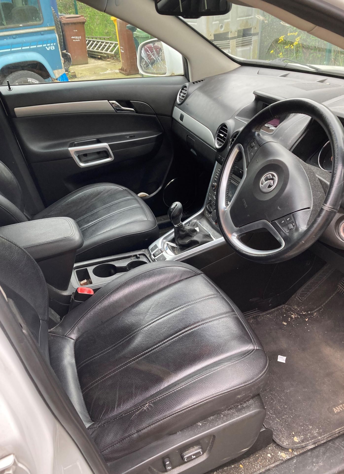 VAUXHALL ANTARA SE TDCi 4X4 - Diesel - White - Black leather interior - Alloys. - Bild 7 aus 11