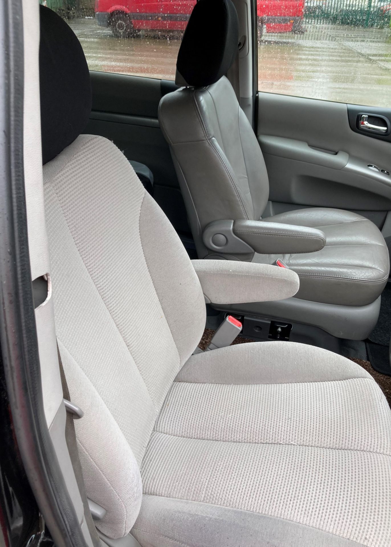 KIA SEDONA 3 CRDi AUTO MPV - Diesel - Black - Passenger seat dark grey leather, - Image 14 of 22