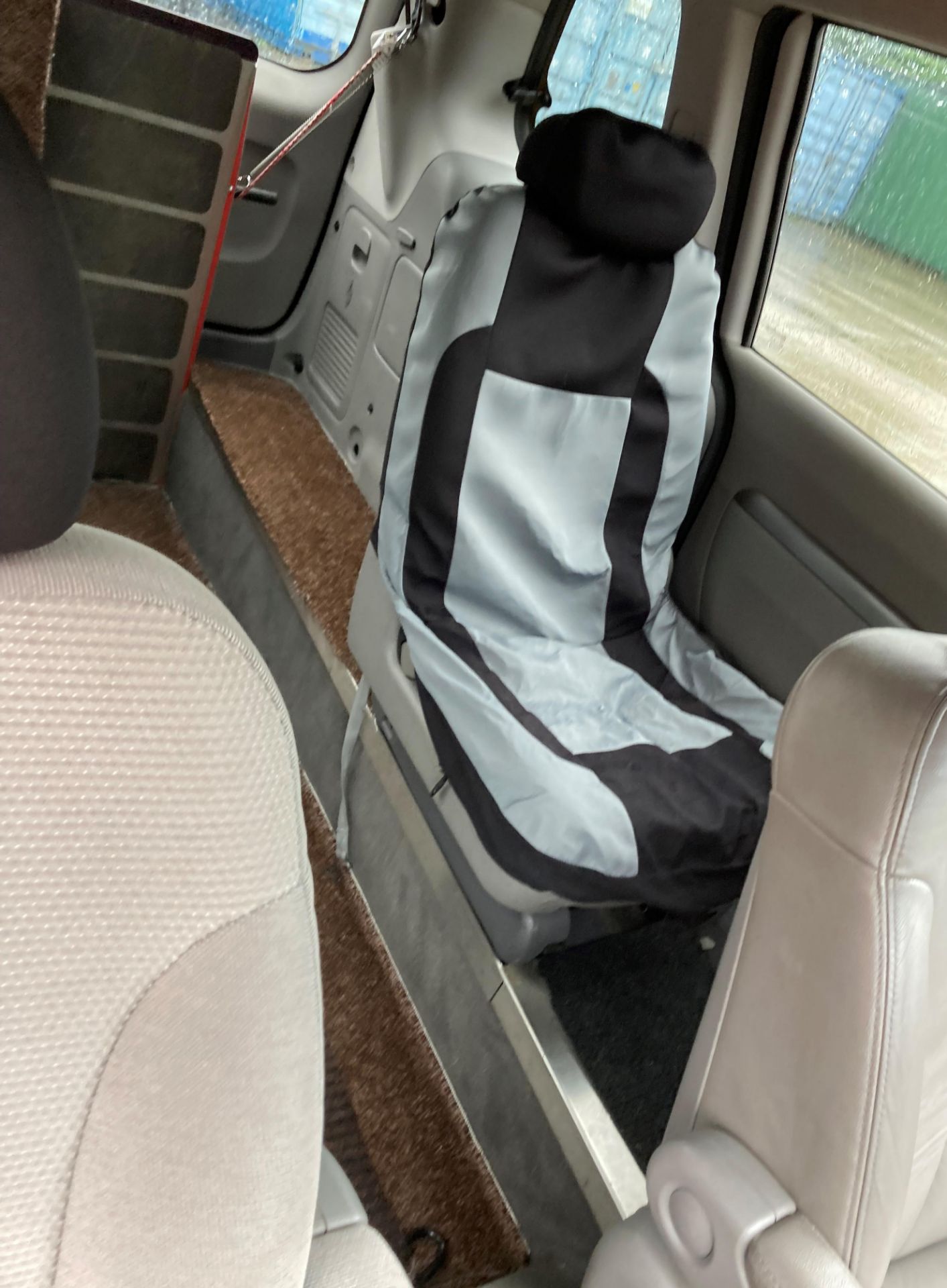 KIA SEDONA 3 CRDi AUTO MPV - Diesel - Black - Passenger seat dark grey leather, - Image 15 of 22