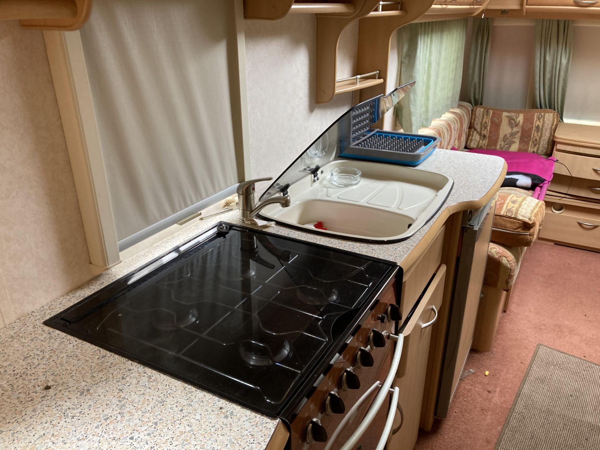 COACHMAN 4 BERTH CARAVAN - Armara 580/4, serial number SG4T000, CM303163 21 MTPLM 1560KG - CREAM. - Bild 8 aus 14