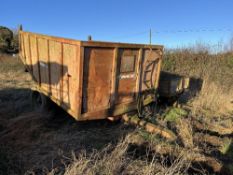 Augerveyor single axle dump trailer in need of repair