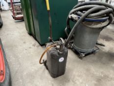 Oil tank / pump