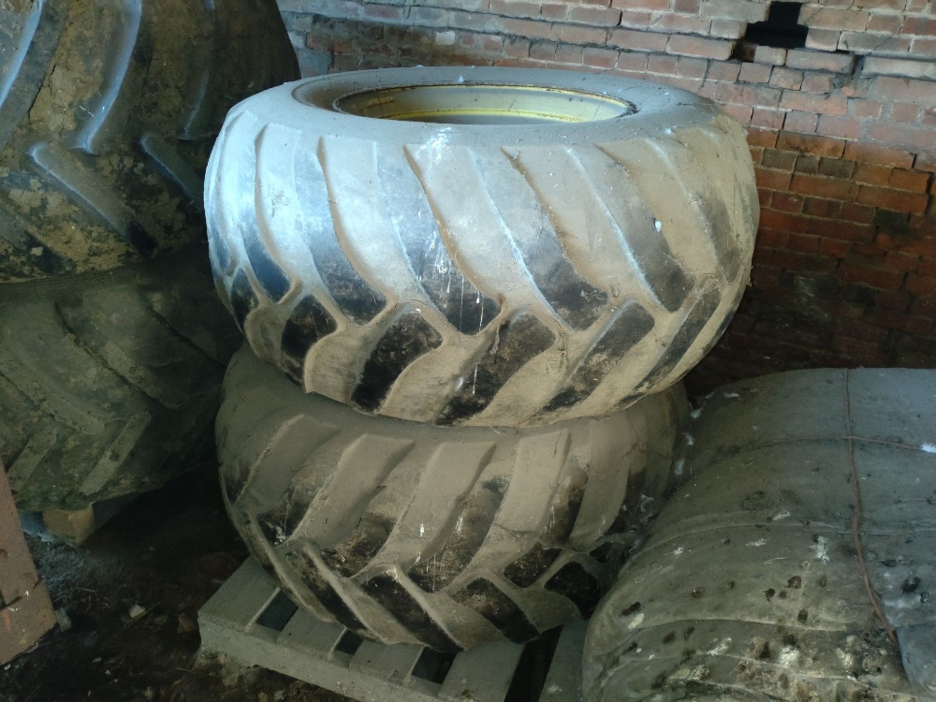 Pair Trelleborg 600/55 R 26.5 flotation