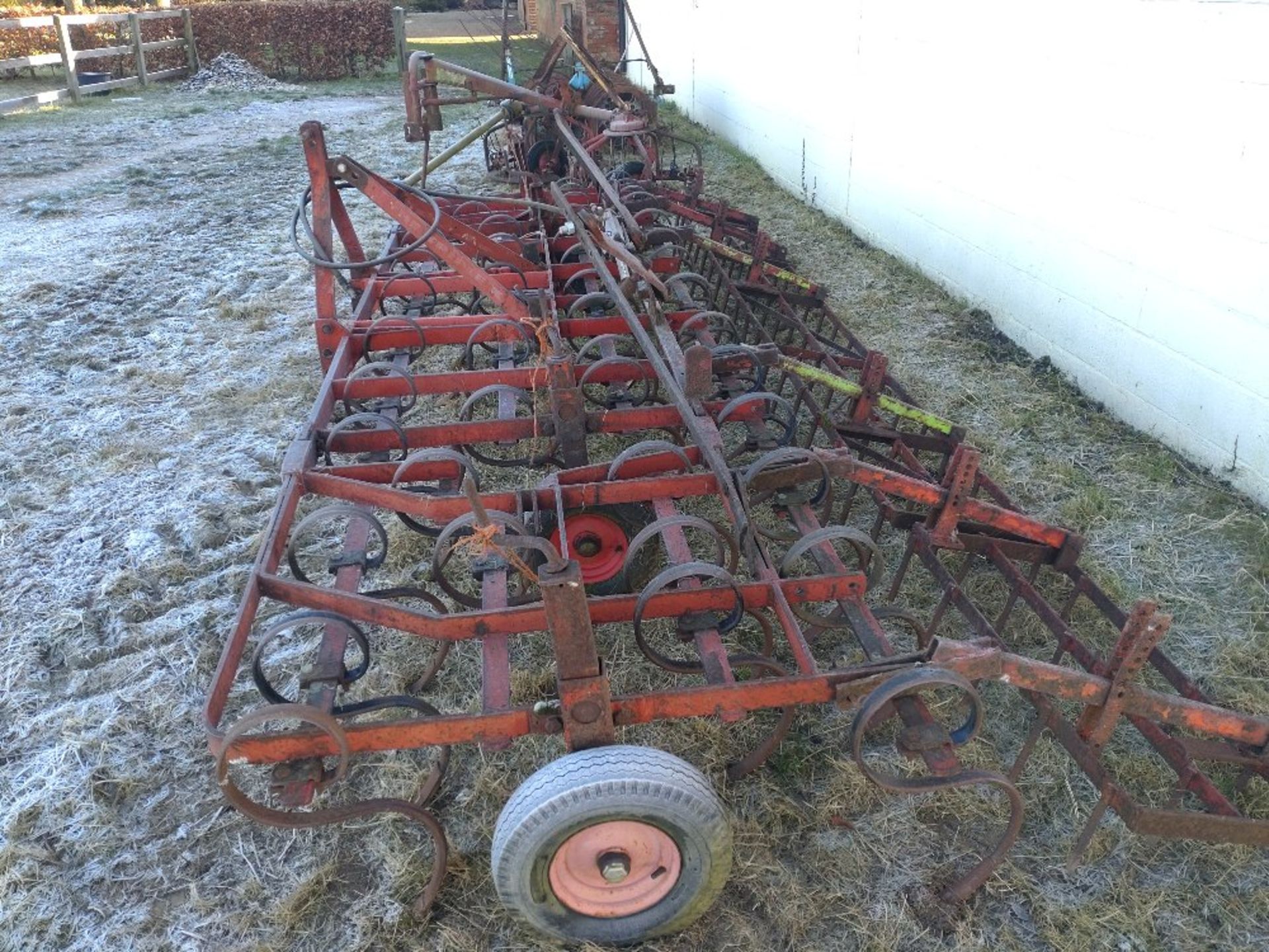 Hydraulic folding springtine 5m - Image 2 of 2