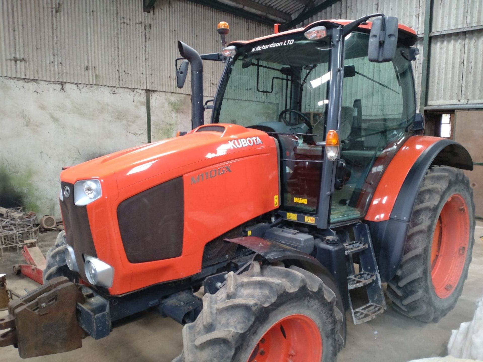 2015 Kubota M110GX 4 wd tractor, reg FJ64 EHO, 1571 hours, 340/85 R 38 rear wheels and tyres, - Image 3 of 15