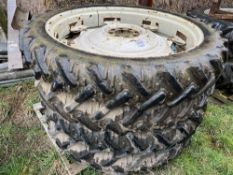 4 No 230 / 95 row crop wheels and tyres
