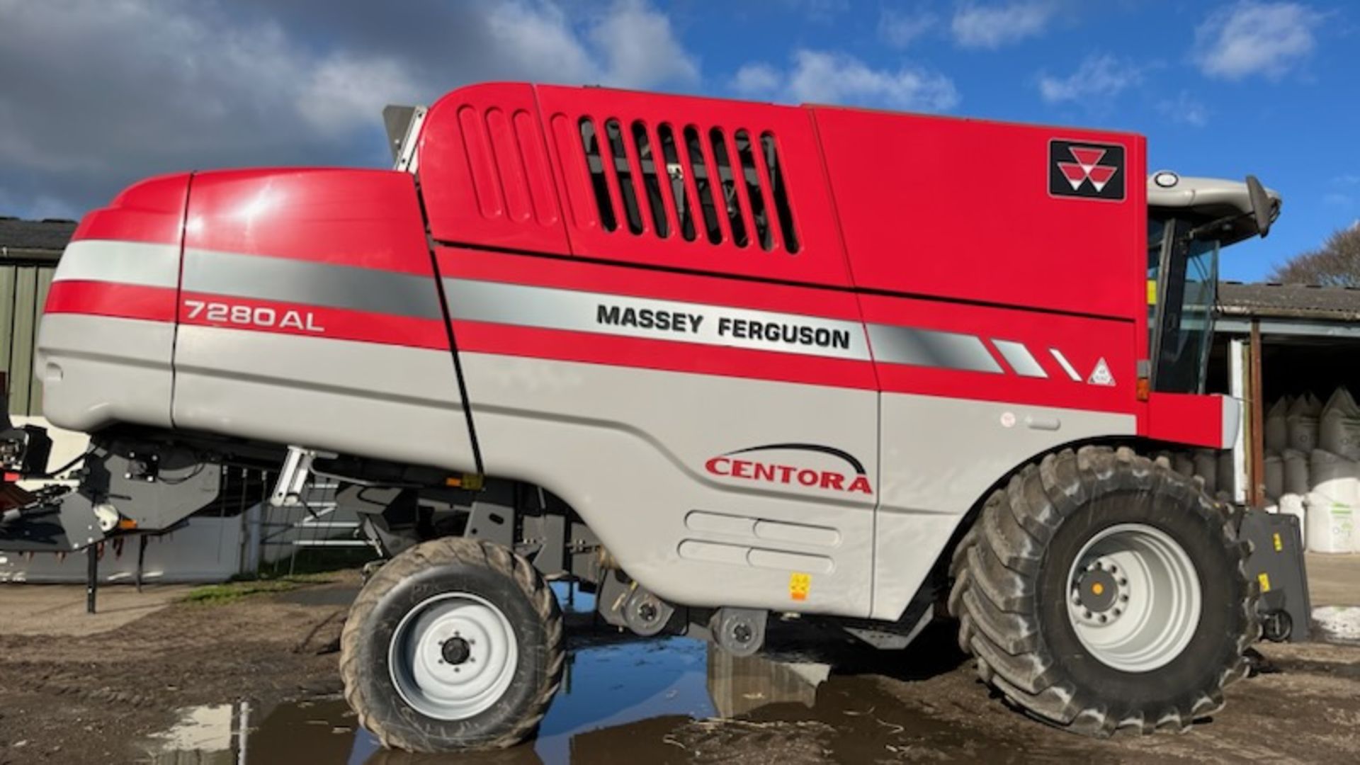 2010 Massey Ferguson Centura 7280 Combine, reg AY10 DUR, 1601 engine hours, 1293 drum hours, - Image 2 of 12