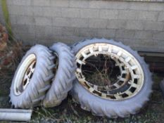 Set of row crop wheels and tyres compris