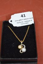 9ct Gold & Pearl Pendant and Chain ~3.5g