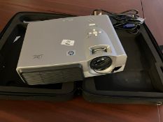 *HP DLPVP6121 LCD Projector