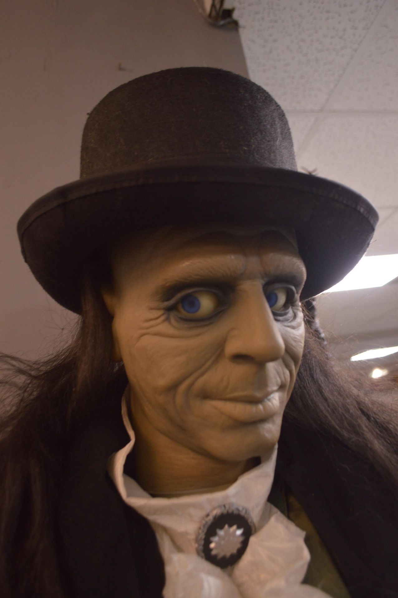Life Sized Animated Talking Spooky Butler - Image 4 of 4